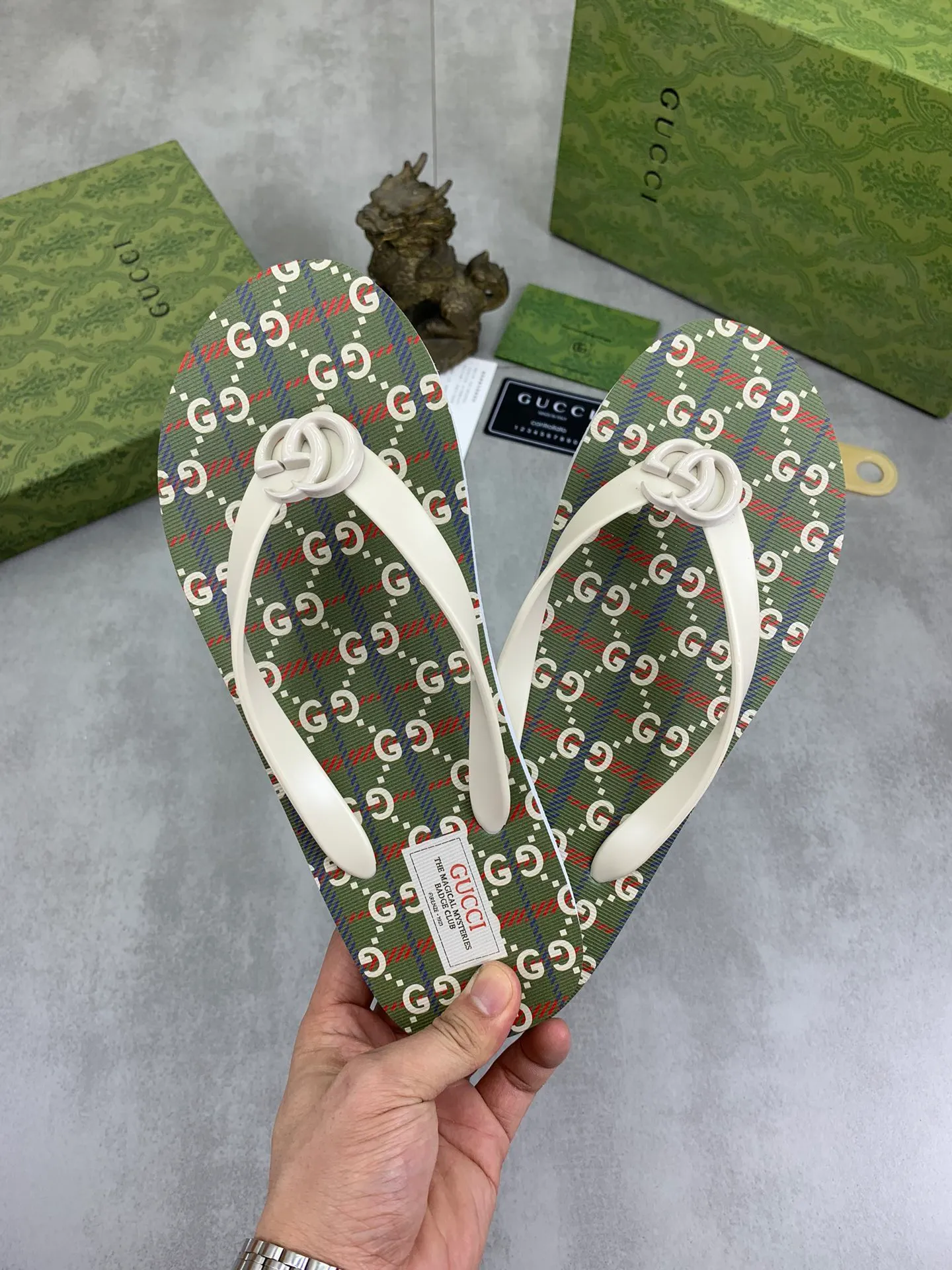 Men's men's shoes 💰P220💰【New style】🆘【GUCCI】Official website's popular Gucci adult couple 🧑‍🤝‍🧑 style, children's flip-flops are on sale at the counter simultaneously! Original fabric imported from Italy. Original bottom provided by the original factory. Size: Adult 36-45. Children’s size: 30-37. Multiple colors available.